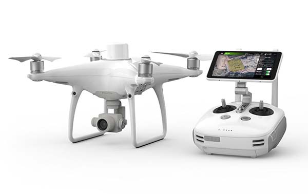 无人机航拍勘探现场